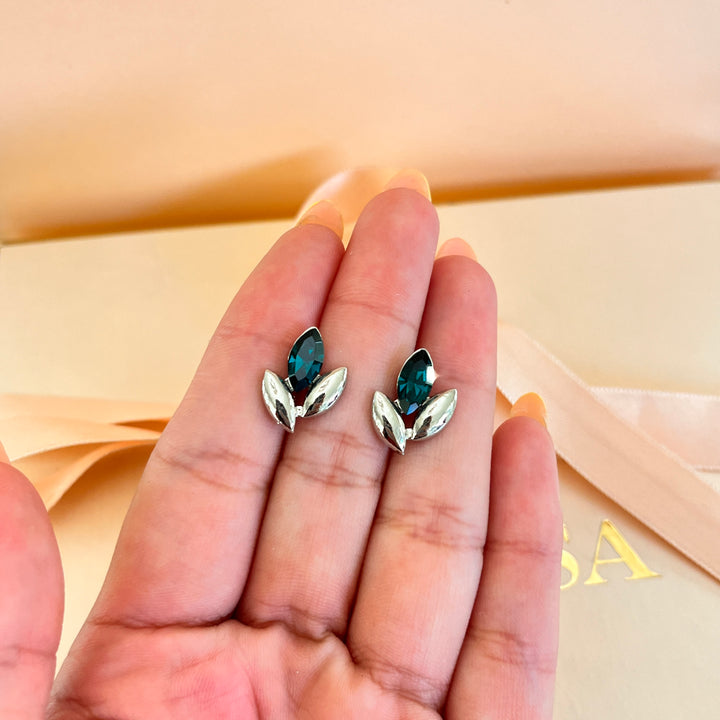 Tulip dark green preciosa crystals studs