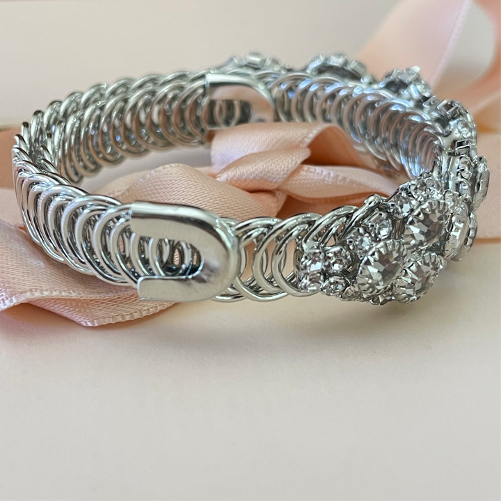 Elegant bangle
