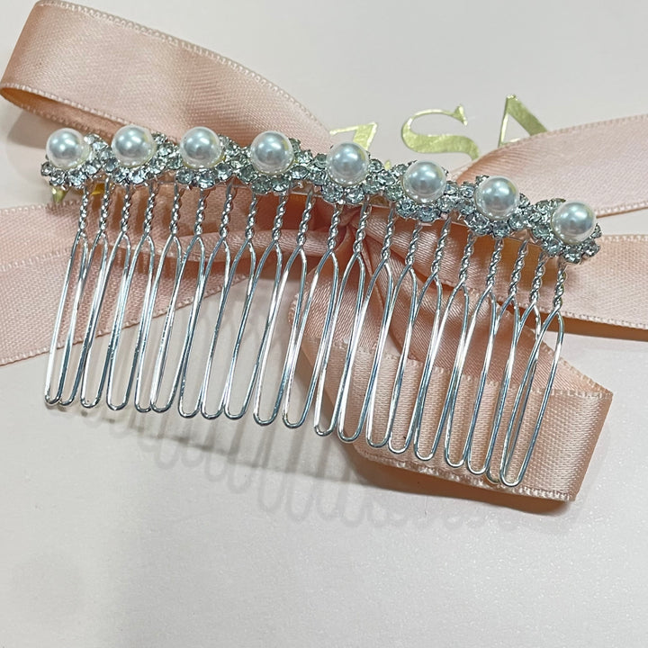 Simple pearls hair comb