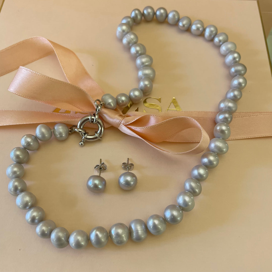 Light grey fresh water pearls set
