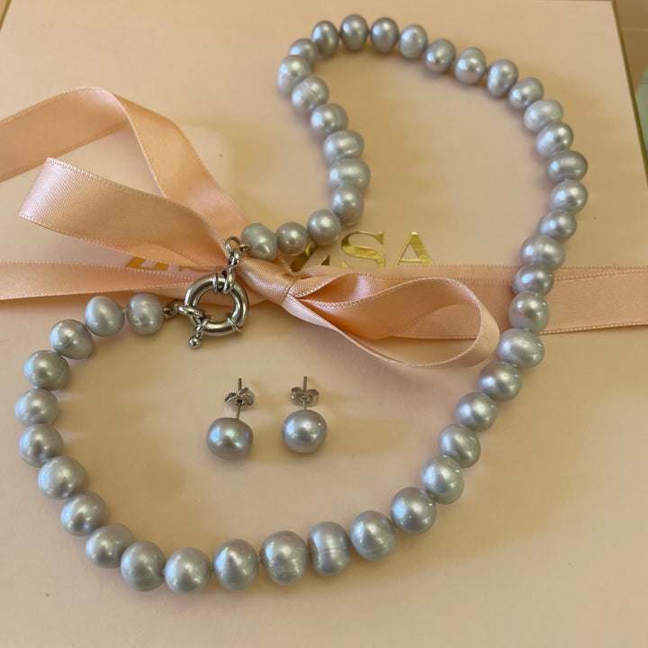 Light grey fresh water pearls set