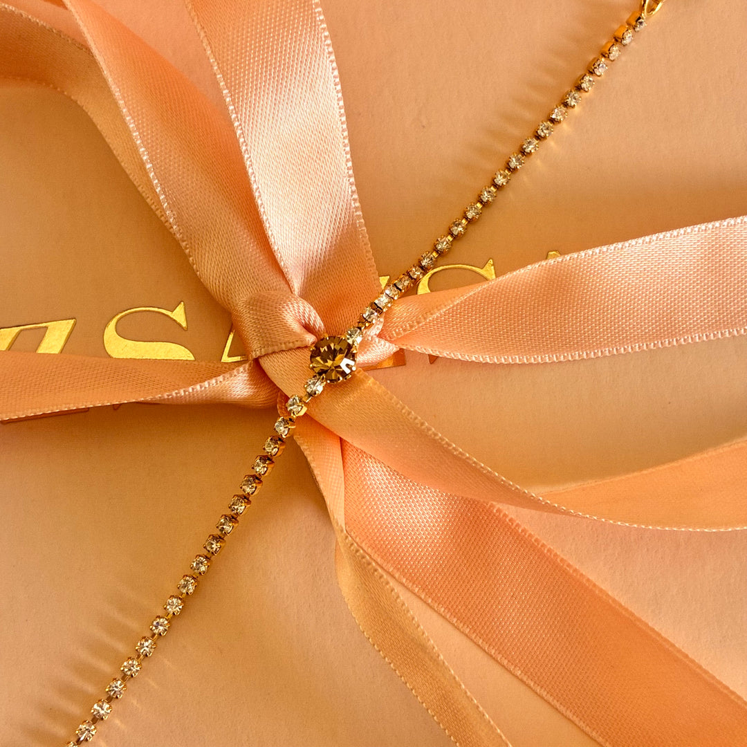 Dainty bracelet with bronze stone in the middle