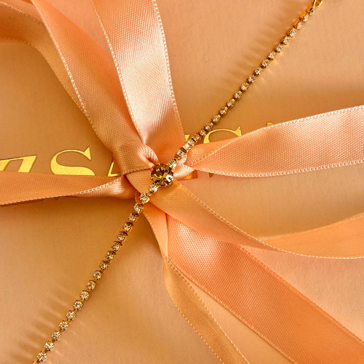 Dainty bracelet with bronze stone in the middle