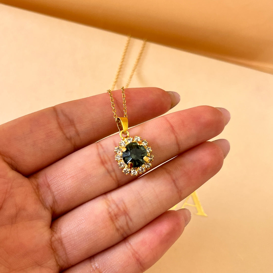 Grey flower preciosa crystals set