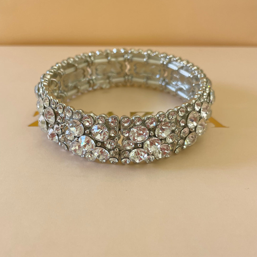 Elegant bangle