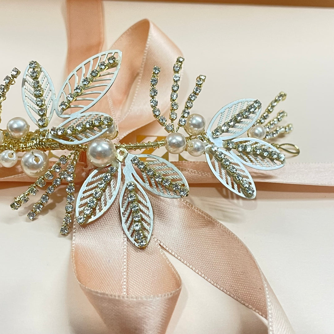 Flexible leaves hair clip