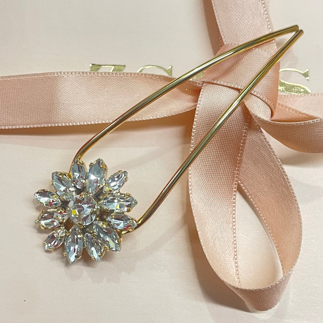 Gold daisy hair pin