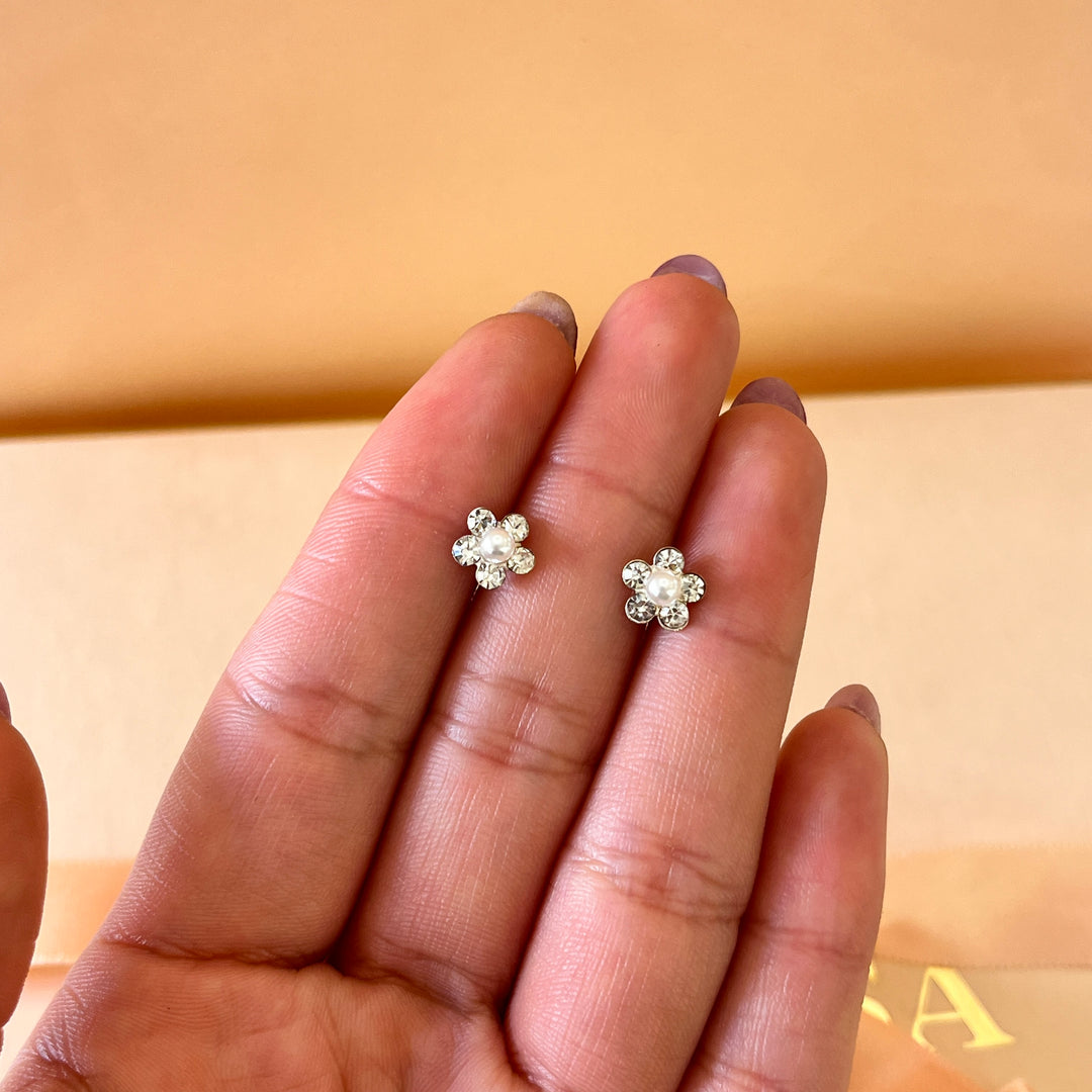 Flower pearls white gold plated set