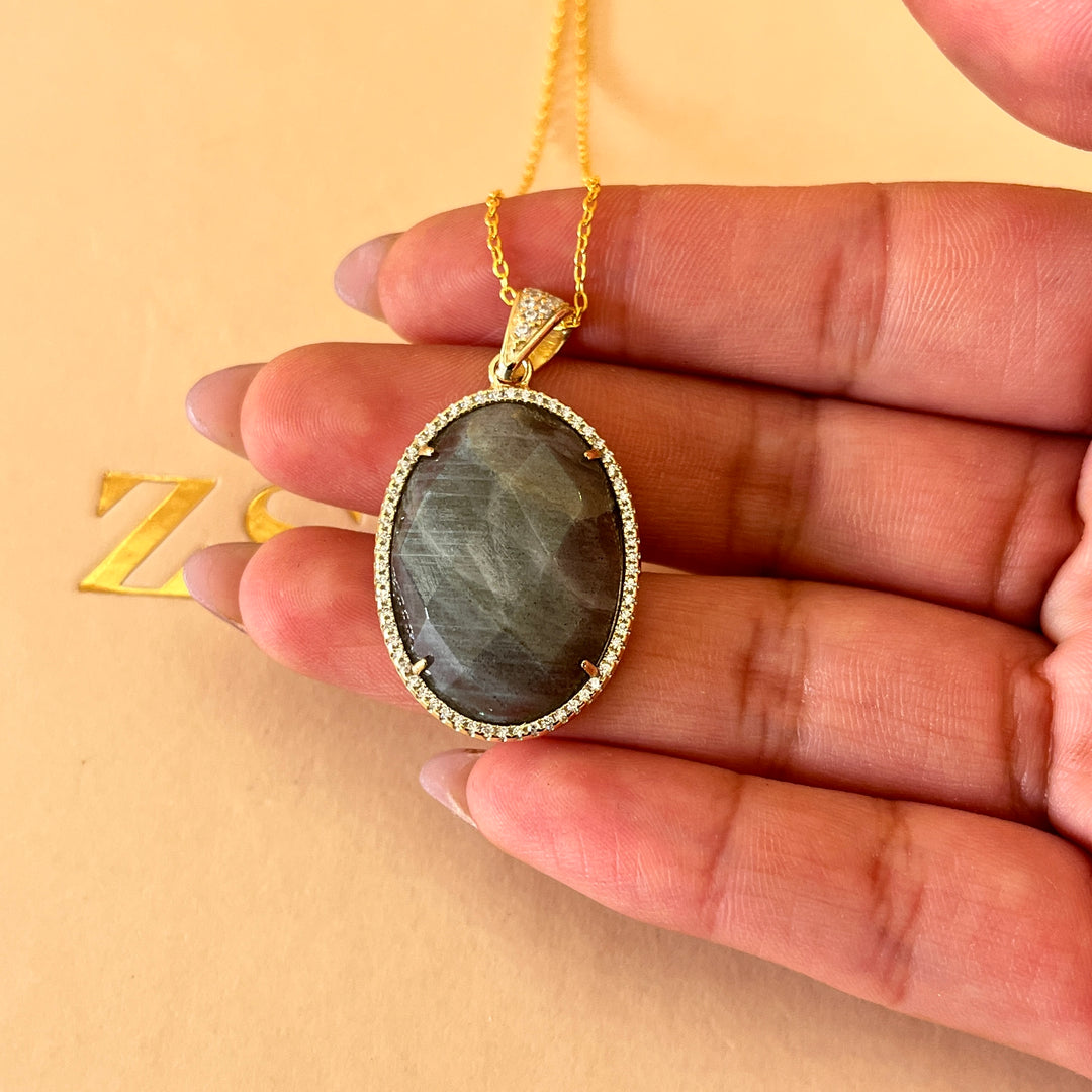 Grey semi precious stone and zircone set