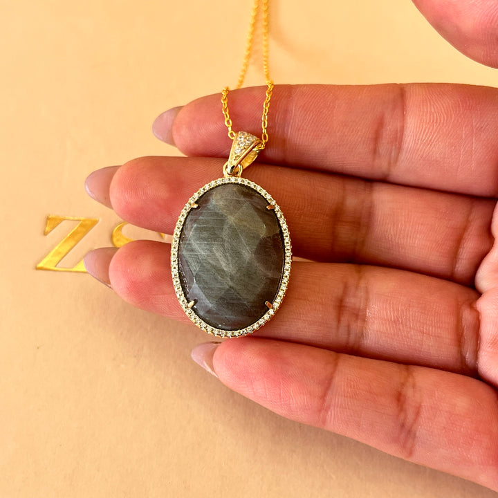 Grey semi precious stone and zircone set