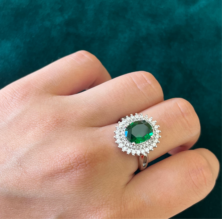 Dark green oval zircone set