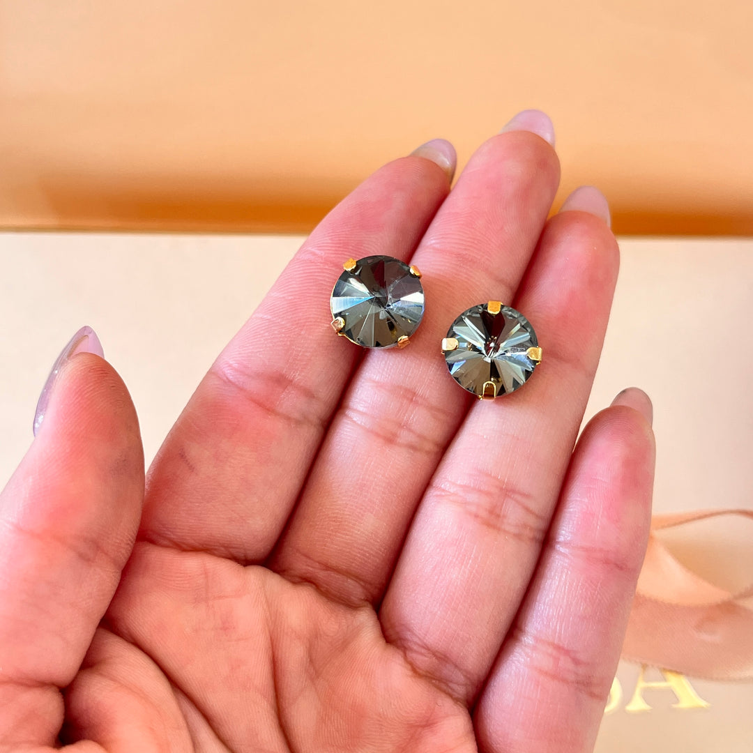 Grey round preciosa crystals set