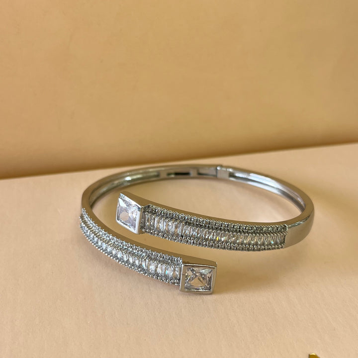 Elegant bangle