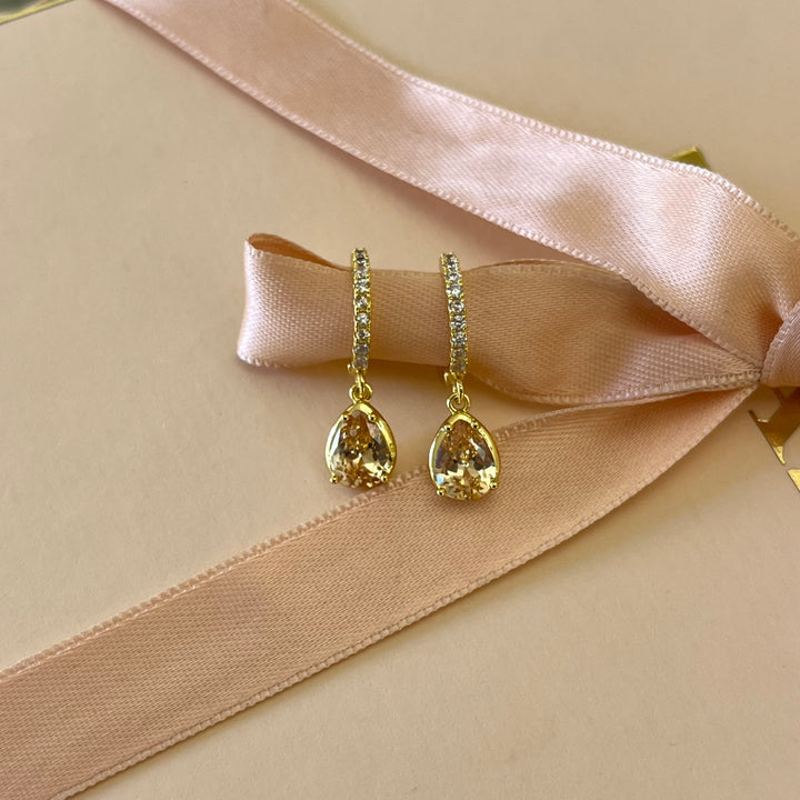 Teardrop zircone hoops