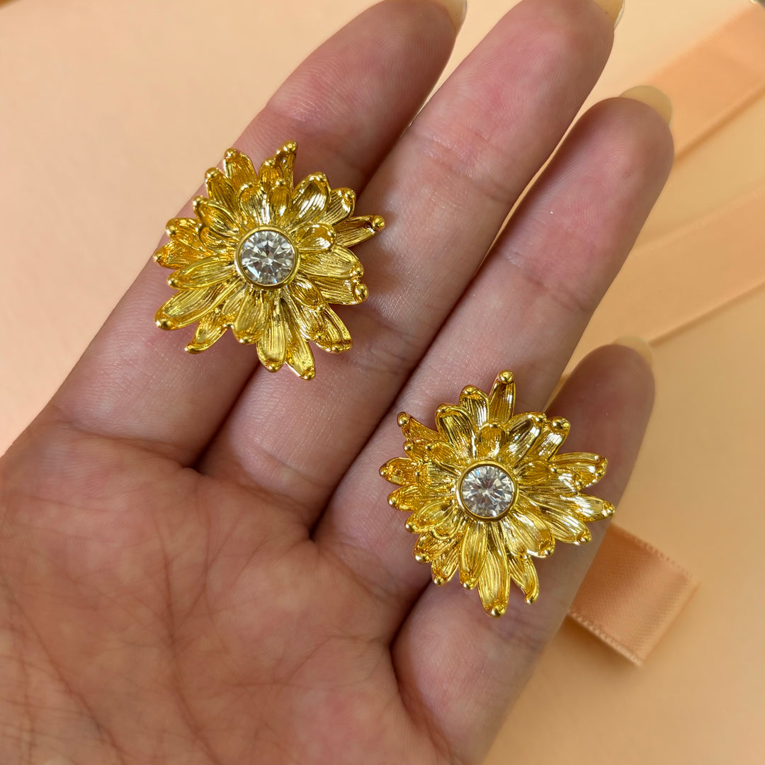 Flower studs earrings