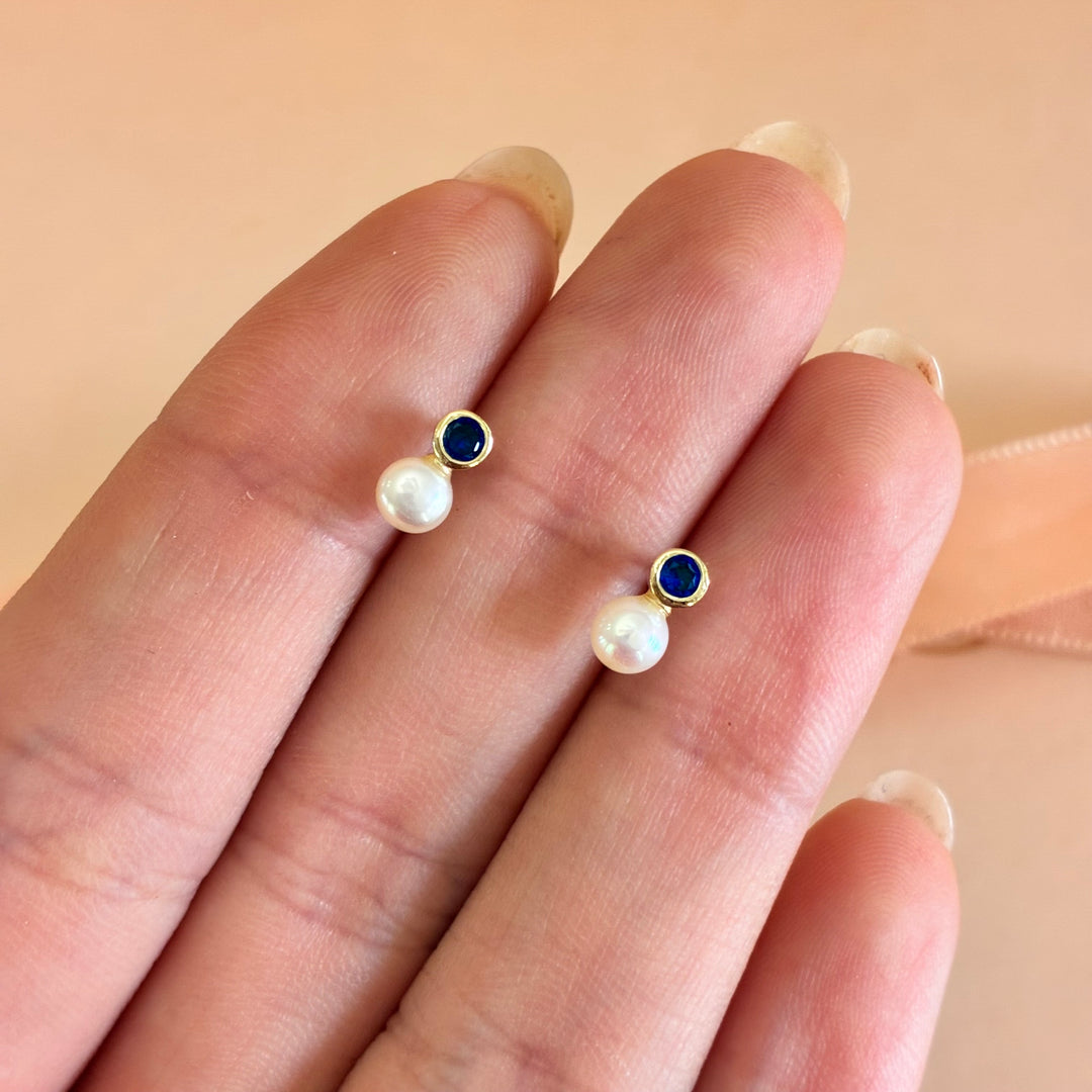 Dainty navy blue pearls zircone studs