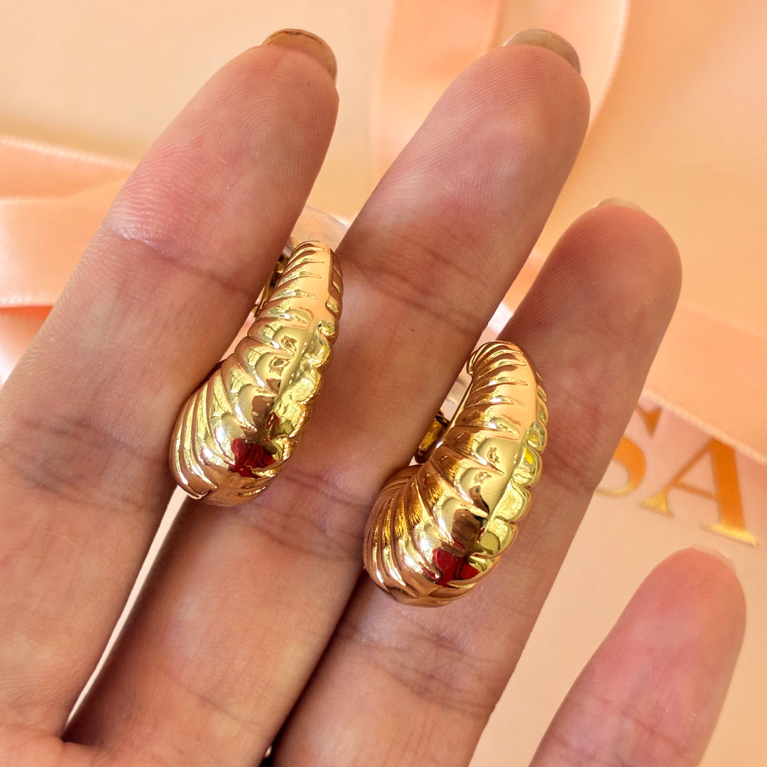 Texture clip on earrings