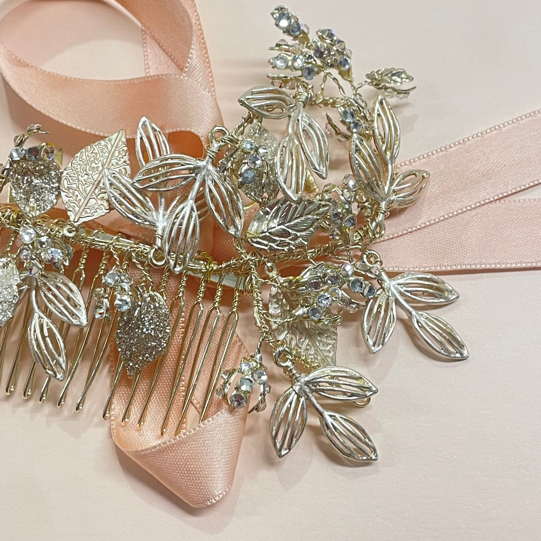 Exquisite light gold comb