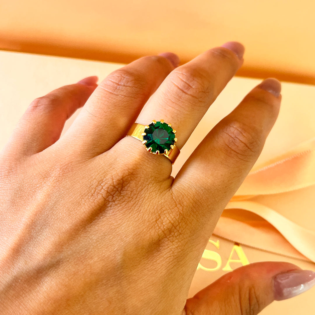 Dark green preciosa crystals set