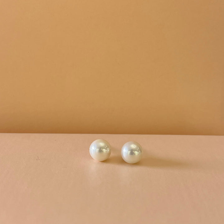 Pearls studs
