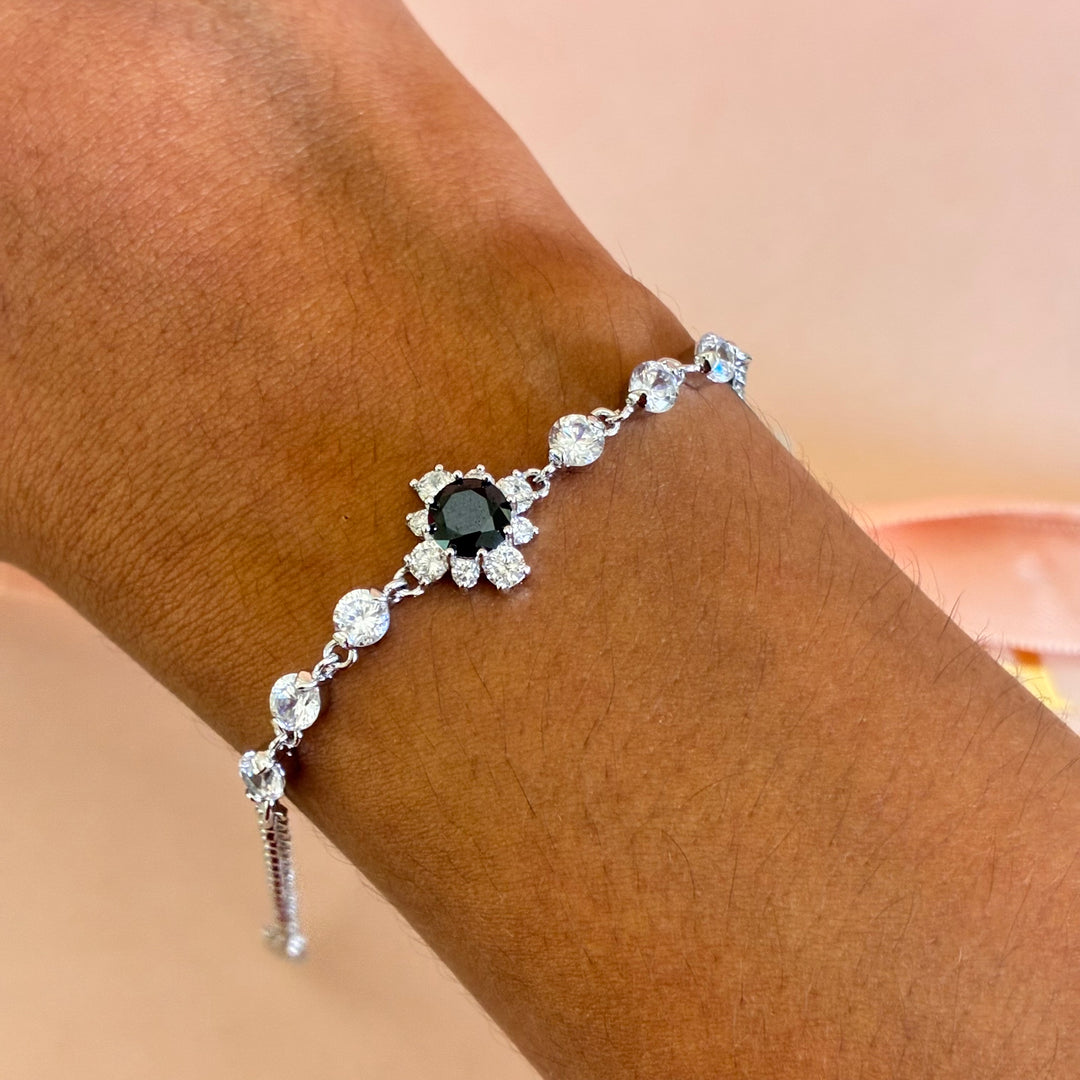 Black dainty flower zircone bracelet