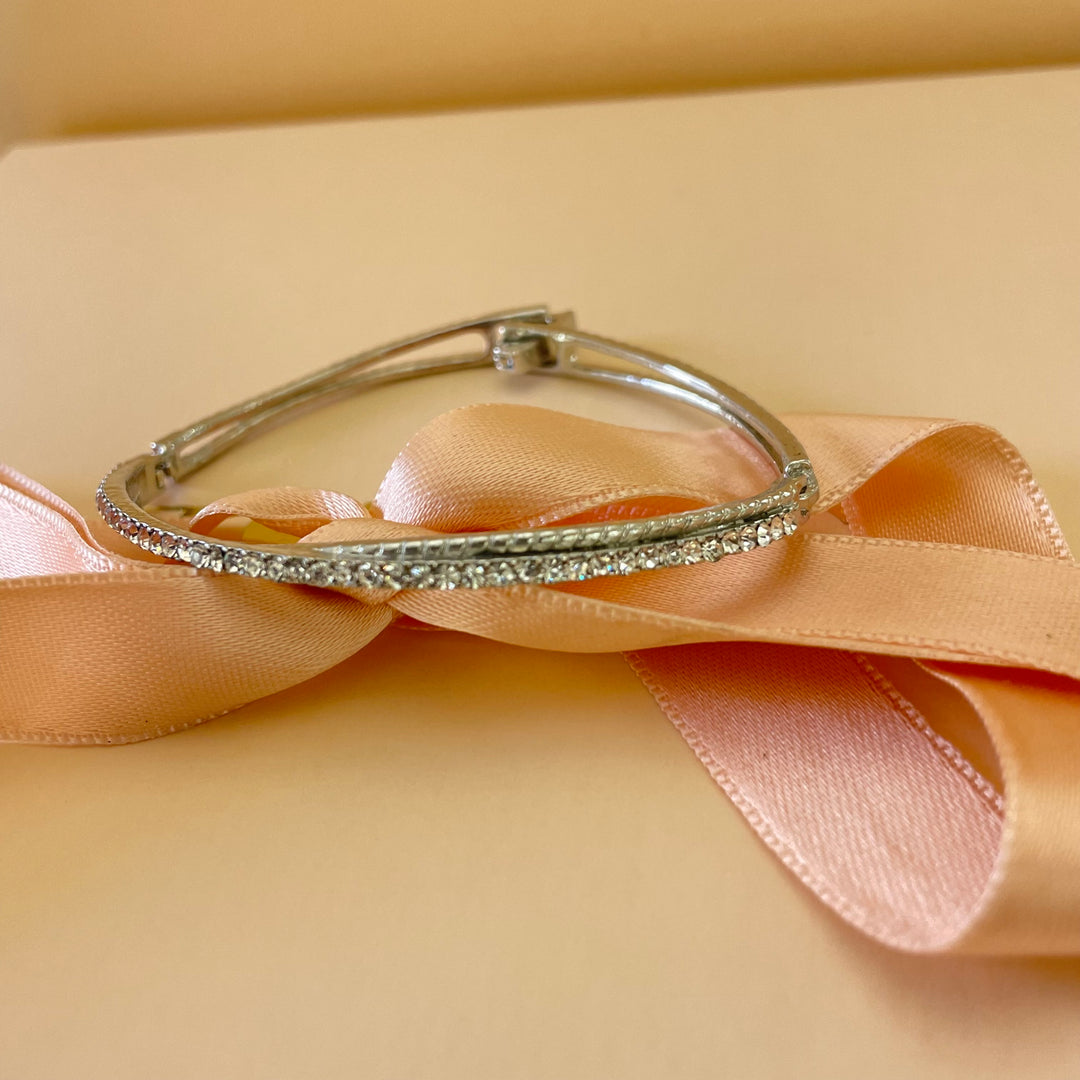 Dainty bangle