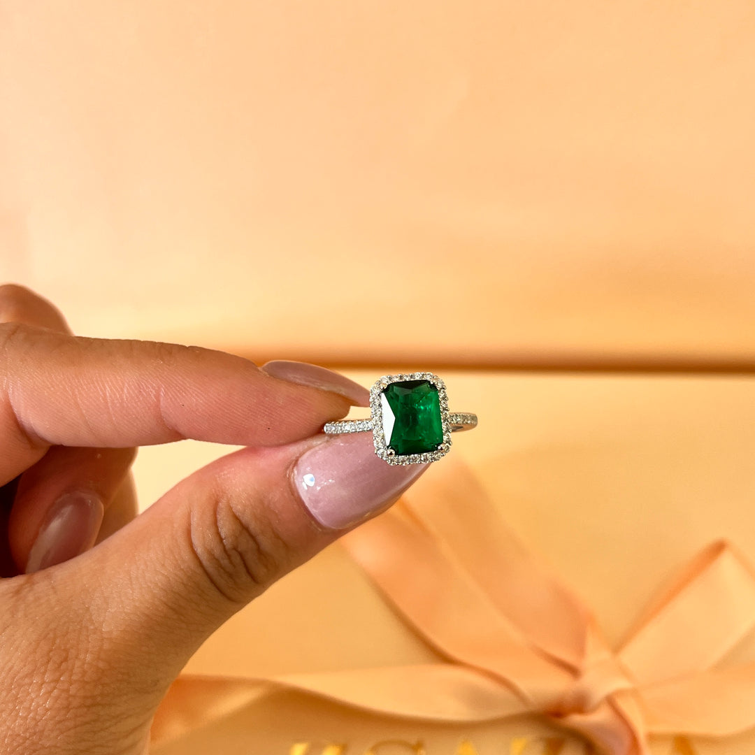 Dark green rectangular zircone ring