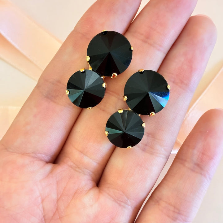 Double round black gold plated earrings