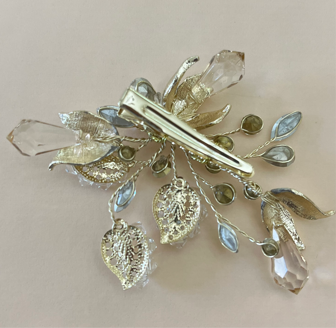 Dainty tulip crystals clip