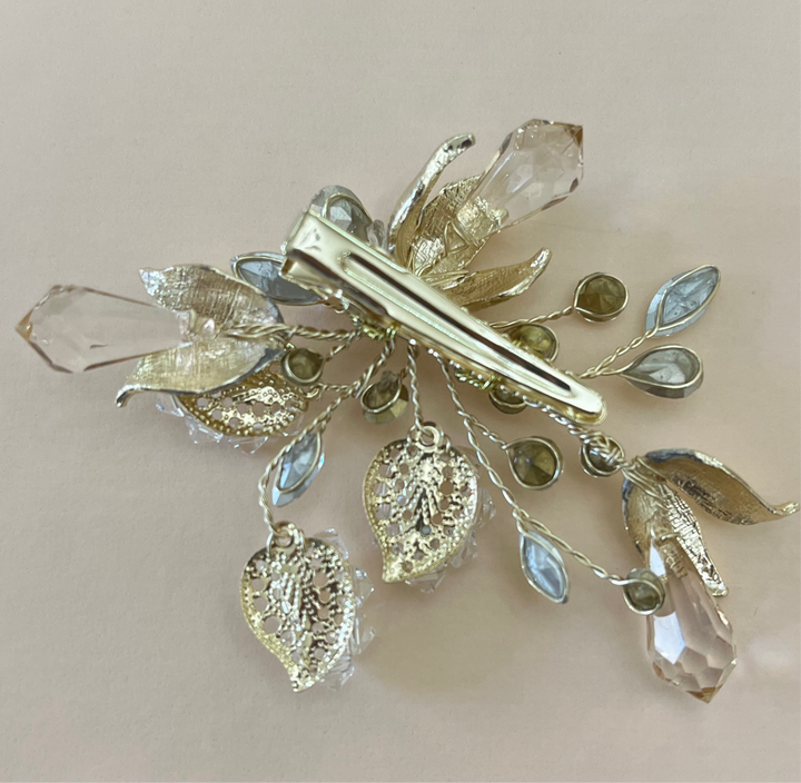 Dainty tulip crystals clip