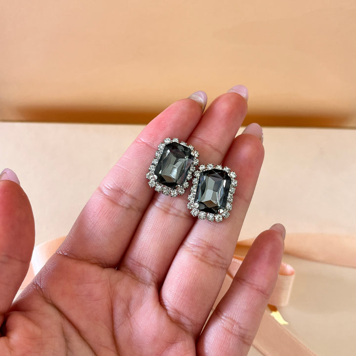 Grey rectangular Preciosa crystals set