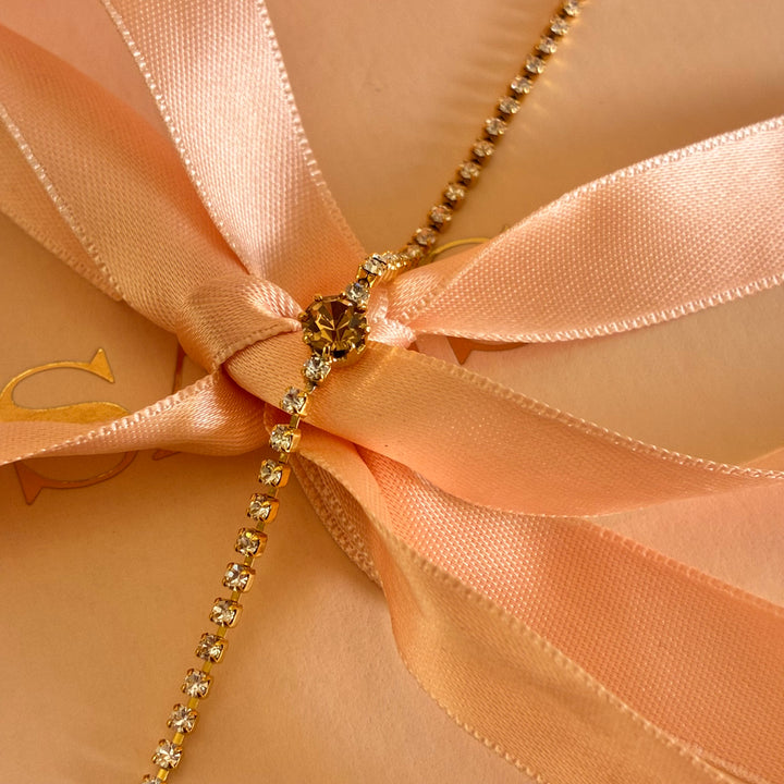 Dainty bracelet with bronze stone in the middle
