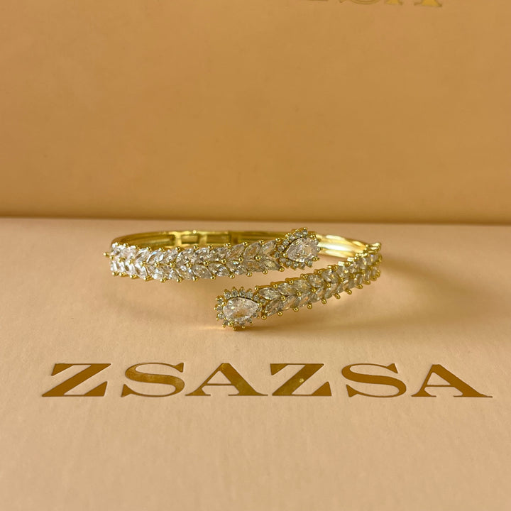 Elegant teardrop bangle