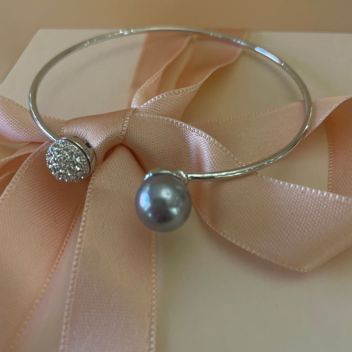 Light grey pearls bangle