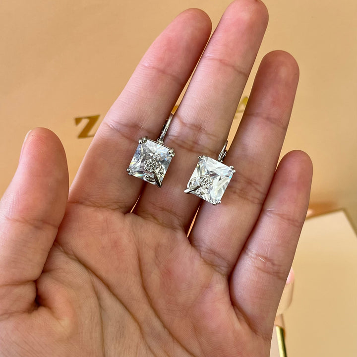 Rectangular solitaire zircone hooks