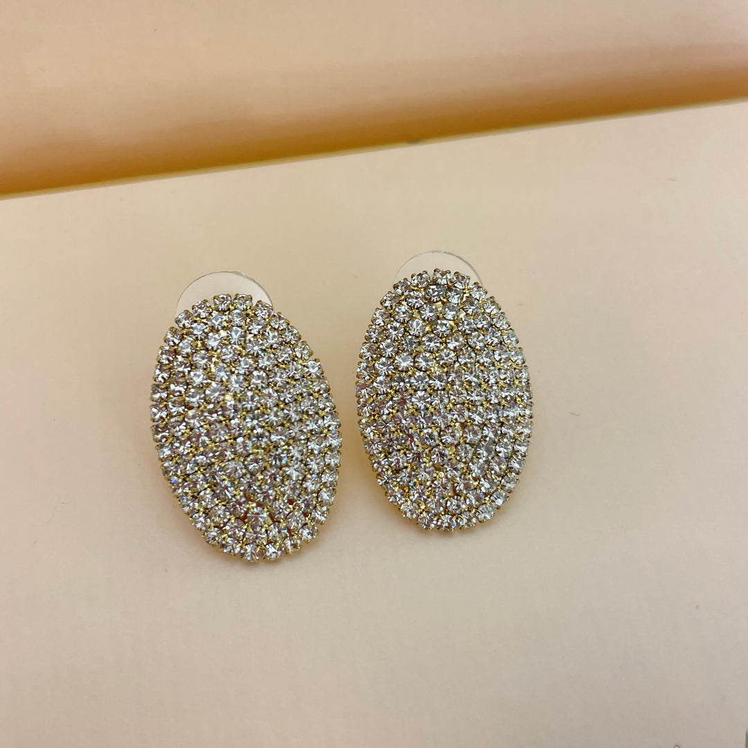 Studs earrings