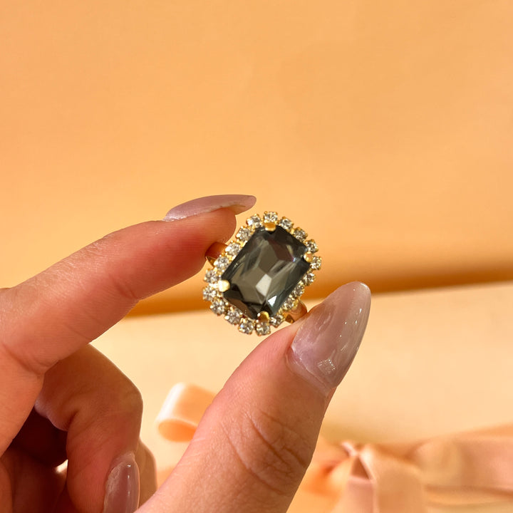 Grey rectangular Preciosa crystals set