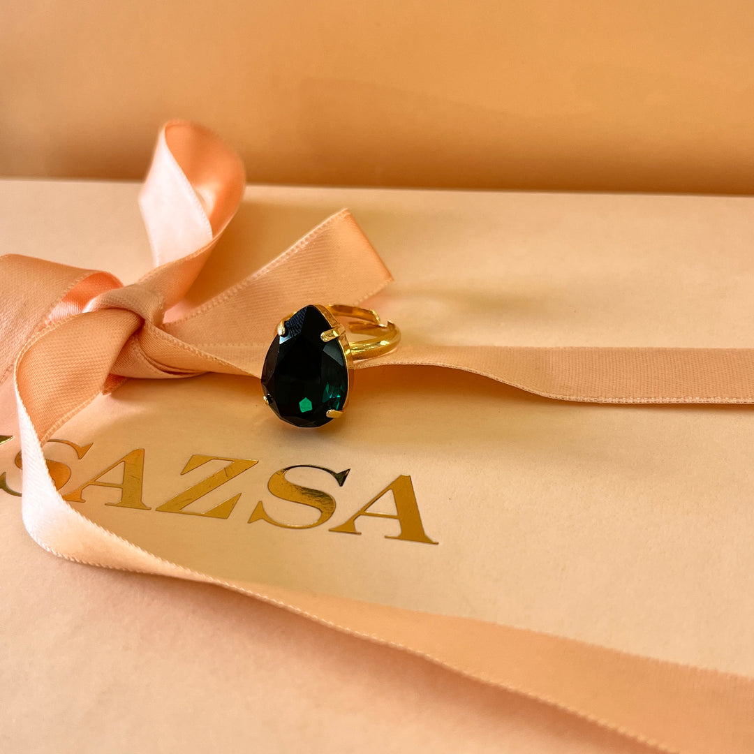 Dark green teardrop preciosa crystal ring