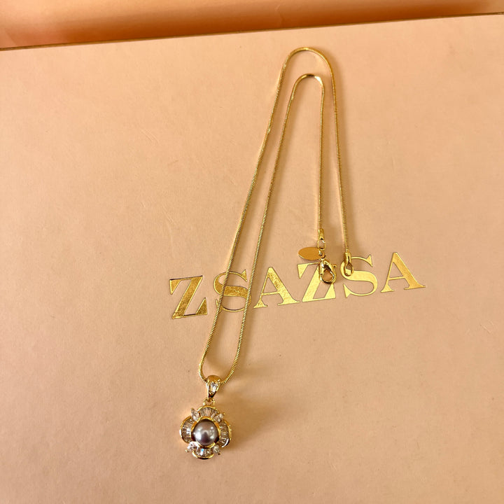 Grey pearls and baguette zircone set