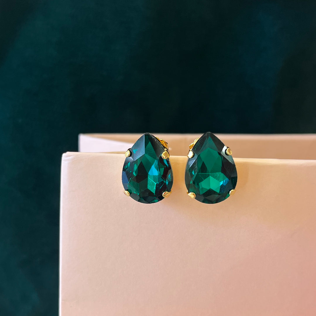 Dark green preciosa crystals set