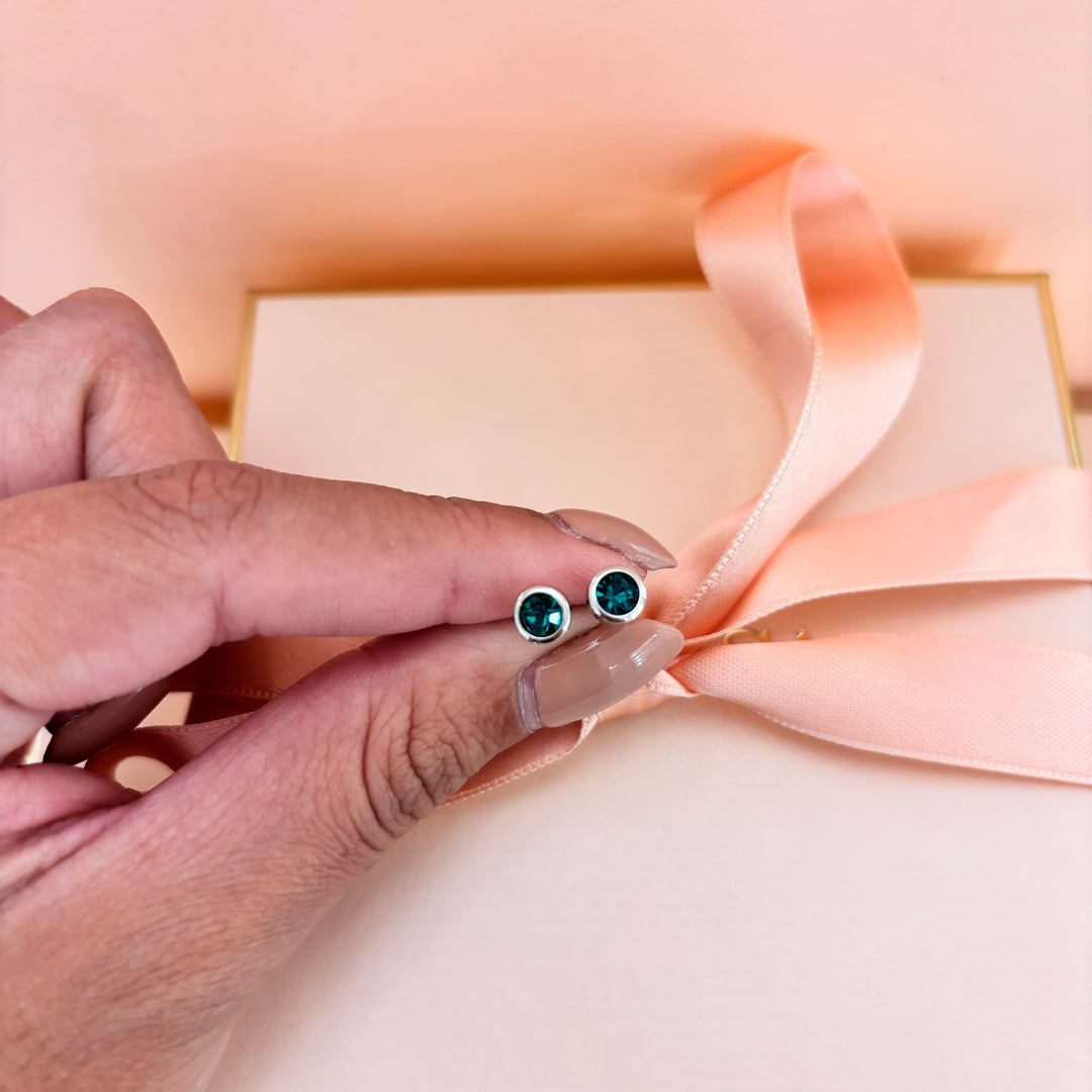 Basic green stud earrings
