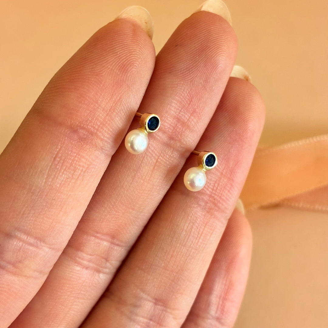 Dainty navy blue pearls zircone studs