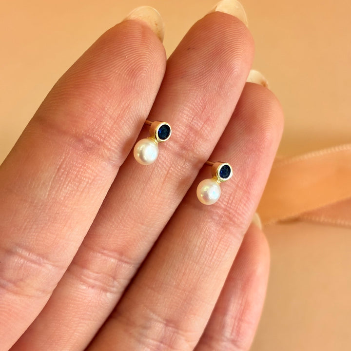 Dainty navy blue pearls zircone studs