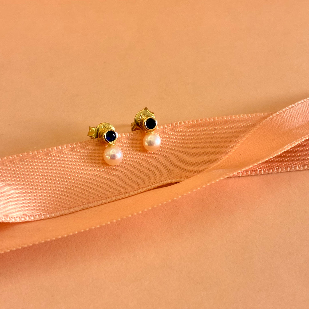 Dainty navy blue pearls zircone studs
