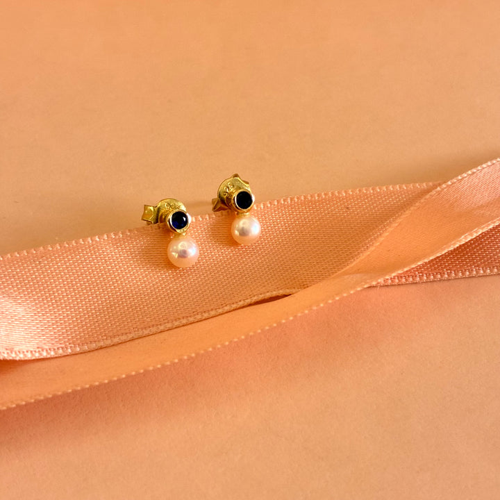 Dainty navy blue pearls zircone studs