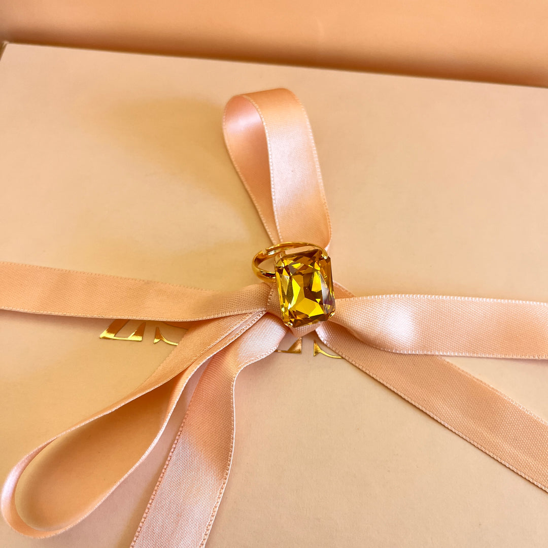 Rectangular yellow Swarovski crystals set