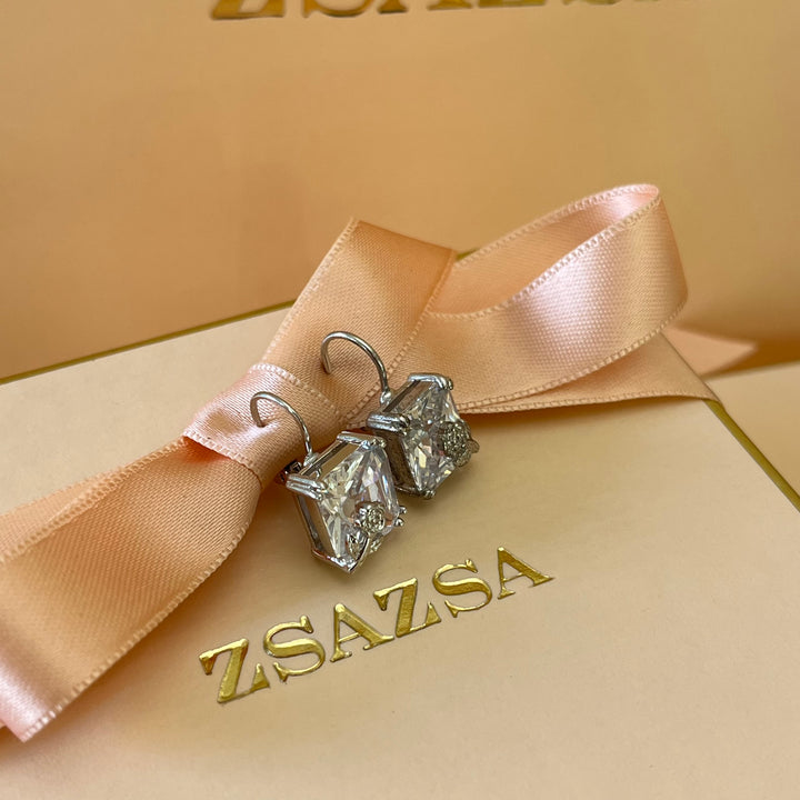 Rectangular solitaire zircone hooks