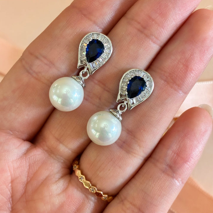Teardrop navy blue and pearls zircone earrings