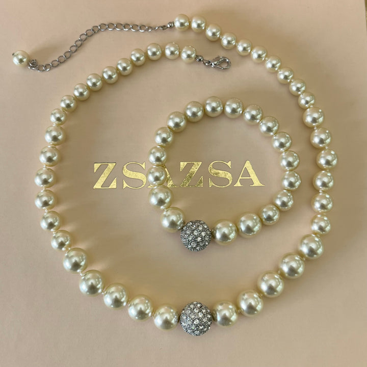 Cream pearls set