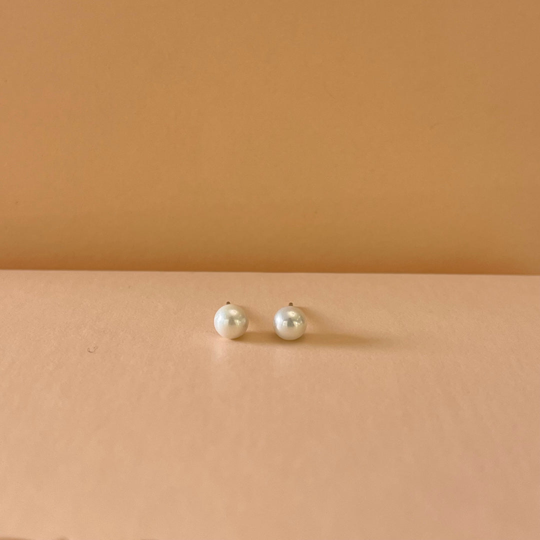 Pearls studs